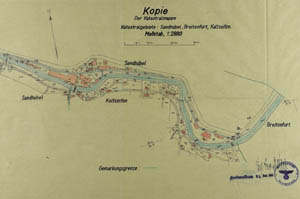 Foto 1: vlevo hlavní závod, vpravo v ohybu řeky stará celulózka